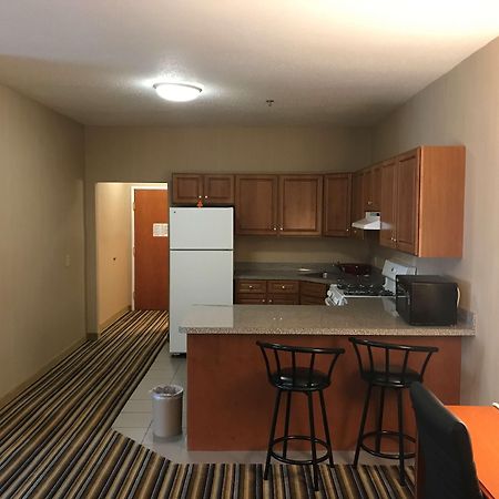 Best Western Plus New England Inn & Suites Berlin Ngoại thất bức ảnh