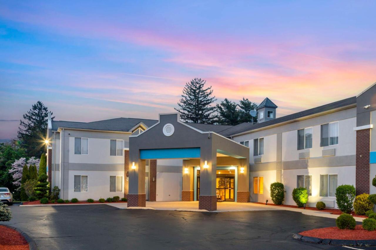 Best Western Plus New England Inn & Suites Berlin Ngoại thất bức ảnh