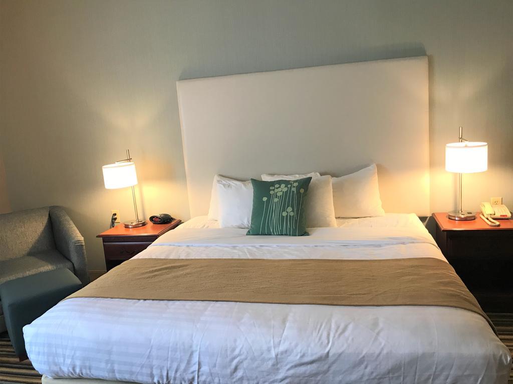 Best Western Plus New England Inn & Suites Berlin Ngoại thất bức ảnh